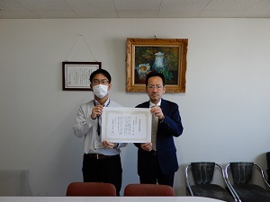 感謝状の贈呈風景（株式会社長崎屋）